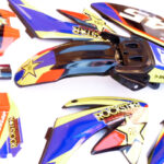 pitbike černé plasty CRF70 s polepy rockstar/žluté Stomp, DemonX, WPB